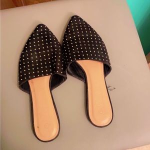 Women’s sandals let me know if
are you interested in them,